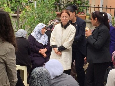 Bakan Ayşenur İslam Gölpazarı'nda Taziye Evini Ziyaret Etti