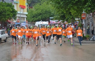 Kozan'da 2 Haziran Kurtuluş Koşusu Yapıldı