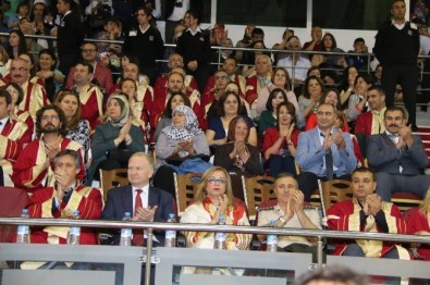 Nevşehir Hacı Bektaş Veli Üniversitesi'nde Mezuniyet Heyecanı