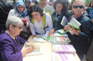 Prof. Dr. Canan Karatay Beyşehir'de Kitaplarını İmzaladı
