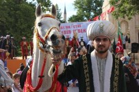 ULU CAMİİ - Temsili 'Akşemseddin' Attan Düşünce, Fatih Fethe TEK Başına Çıktı