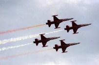 Türk Yıldızları Hava Trafiğini Kitledi