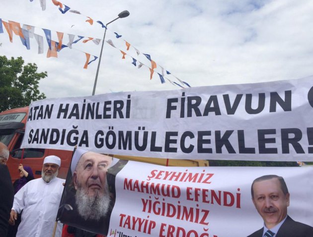 İsmailağa Cemaati kortej halinde geldi