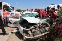 BELEDIYE OTOBÜSÜ - Diyarbakır'da Otobüs Otomobile Çarptı Açıklaması 1 Ölü