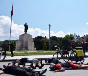 BILGE KAĞAN - Fransız Bisikletçinin Ölümüne Protesto