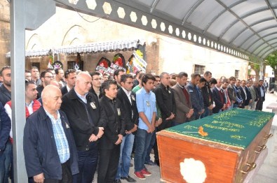 Gazeteci Acar Son Yolculuğuna Uğurlandı