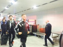 Beşiktaş Futbol Takımı, İstanbul'a Döndü