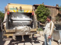 RIFAT KADRİ KILINÇ - Köşk Belediyesi Çöp Konteynırları İlaçlıyor