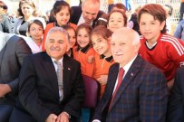 FOLKLOR GÖSTERİSİ - Başkan Büyükkılıç Ve Milletvekili Yaşar Karayel'e Besime Özderici İlkokulu Öğrencilerinden Sevgi Seli