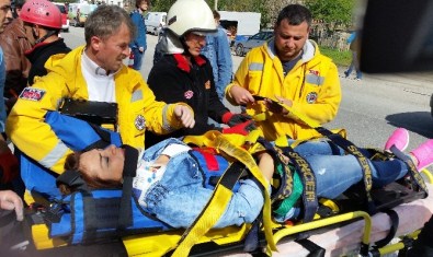 Bolu'da Otomobil Refüje Çarptı Açıklaması 1 Yaralı