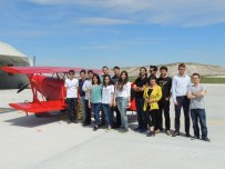 AKROBASİ PİLOTU - Havacılık Günlerinin Talihlileri Akrobasi Pilotu Öztürk İle Uçtu