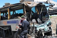 ÖZEL HASTANELER - Sivas'ta Öğrencileri Taşıyan Otobüs Şarampole Devrildi Açıklaması 50 Yaralı