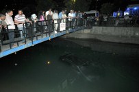 Adana'da Kamyonet Sulama Kanalına Devrildi Açıklaması 4 Yaralı