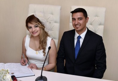 Akgül 05.05.2015'Te Çiftlerin Nikah Heyecanına Ortak Oldu