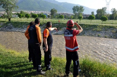 Bursa'da Dereye Düşen Suriyeli Çocuk Kayboldu