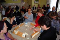 CELEP - Erkekler Ev İşinde, Kadınlar Okeyde