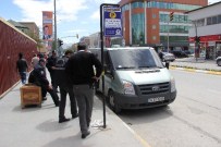 Erzincan'da Banka Aracını Kriko İle Soymaya Kalkıştılar