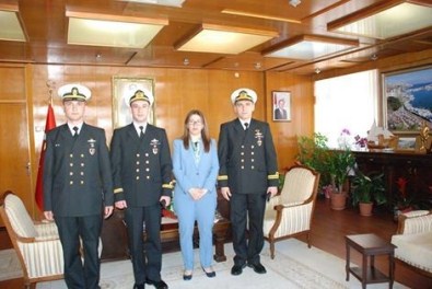 Gemi Komutanından Vali Çetinkaya'ya Ziyaret