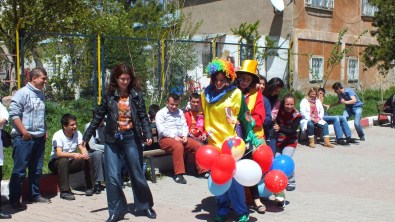 Sivas'ta Üniversiteli Gençler Engelli Öğrencilerle Bir Araya Geldi