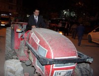 FEVZI ZıRHLıOĞLU - Zırhlıoğlu Traktöre Binip Söz Verdi Açıklaması