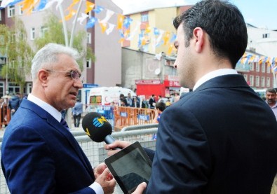 AK Parti Van Milletvekili Adayı Çaha, Erciş'in Kentsel Dönüşüm Raporunu Başbakan Davutoğlu'na Sundu