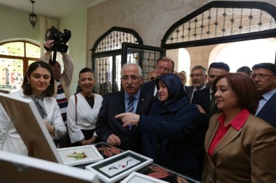 Bala Arı, 'Bana Seni Gerek Seni” Adlı Kişisel Sergisini Açtı