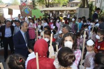 ALINUR AKTAŞ - Belediye Başkanı Sokakları Süpürdü
