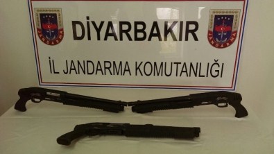 Jandarma Taş Yığınları Arasında 3 Adet Otomatik Av Tüfeği Ele Geçirdi