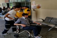 BAHÇELIEVLER POLIS MERKEZI - Liselilerin Kavgası Kanlı Bitti Açıklaması 2 Yaralı