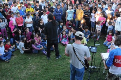 Savaş Mağduru Çocuklardan 4 Dilde Rap Konseri