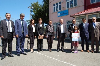 Sürmeneli Küçük Nihal Yaptığı Resimle Türkiye Birincisi Oldu