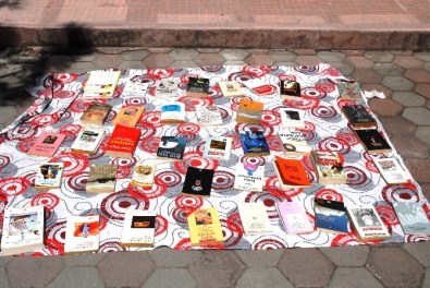 Üniversite Öğrencisinden Yüksek Kitap Fiyatlarına Tepki