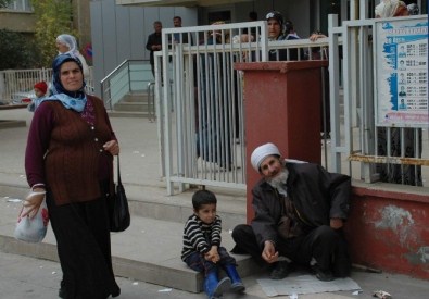 Vatandaşlar Şehir Merkezini Mesken Edinen Dilencilerden Şikayetçi