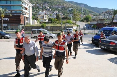 Alanya'da Sigara Kaçakçıları Tutuklandı