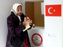 OY PUSULASI - Avrupa'daki Türkler Sandık Başında