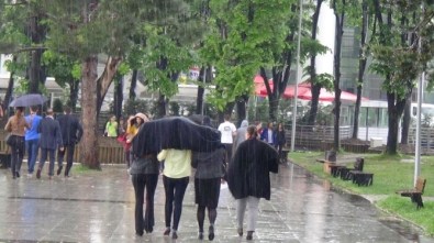Bursalılar Mayıs Yağmuruna Hazırlıksız Yakalandı