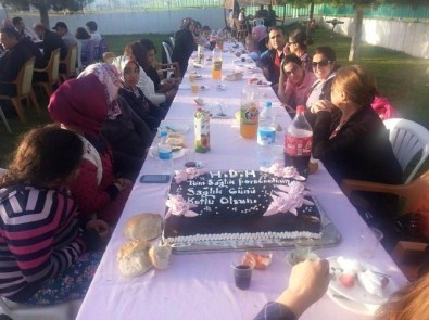 Hüyük'te Sağlık Çalışanları Günlerini Yaş Pasta Keserek Kutladı
