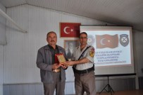 SÜLEYMAN YıLDıZ - Korkuteli'nde 'Yılın Sürücüsü'ne Plaket