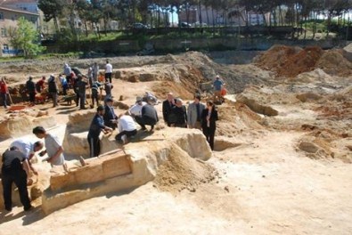 Kültür Merkezi'nin Temelinden Tarih Fışkırdı
