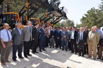 Kütahya'ya 7 Kanal Kazıcı Ve 84 Yangın Su Tankeri Daha