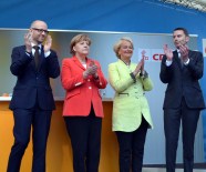 DÜŞÜNCE ÖZGÜRLÜĞÜ - Merkel Bremen'de Partisine Oy İstedi