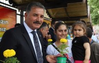 KUVVA-I MILLIYE - Toroslar Belediyesi'nden Annelere 50 Bin Çiçek