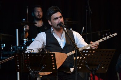 Uğur Işılak'tan Unutulmaz Konser