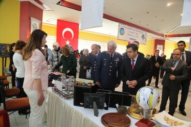 Vali Düzgün, Kartal Vakfı Kermesine Katıldı