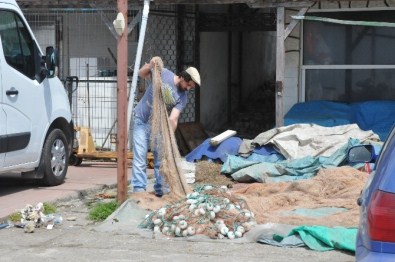 Akçakoca'da Ağlar Ve Tekneler Onarılıyor