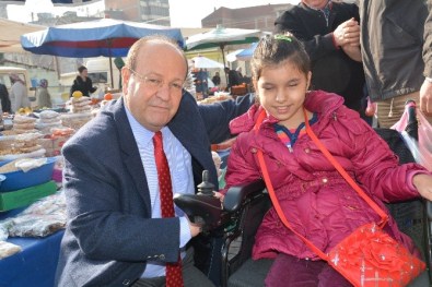Başkan Özakcan; 'Engellilere Acıyarak Onların Sorunlarını Çözemeyiz'