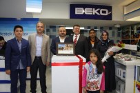 YILIN ANNESİ - Belediye Başkanı Üçok, Yılın Annesine Ödülünü Verdi