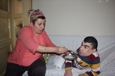 Hayatını 'Engelli Oğlu'na Adadı