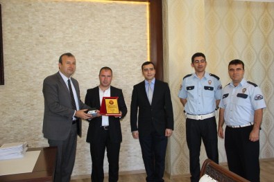 Kurtalan'da Yılın Şoförüne Plaket