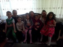 Minik Öğrenciler Okullarını Yaptıran Şükran Öney'e Sürpriz Yaptılar